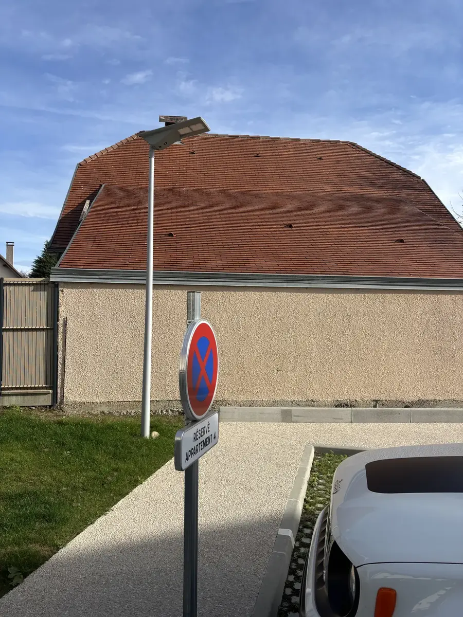 Après : la toiture démoussée et traitée — Démoussage et hydrofuge de toiture à Pau