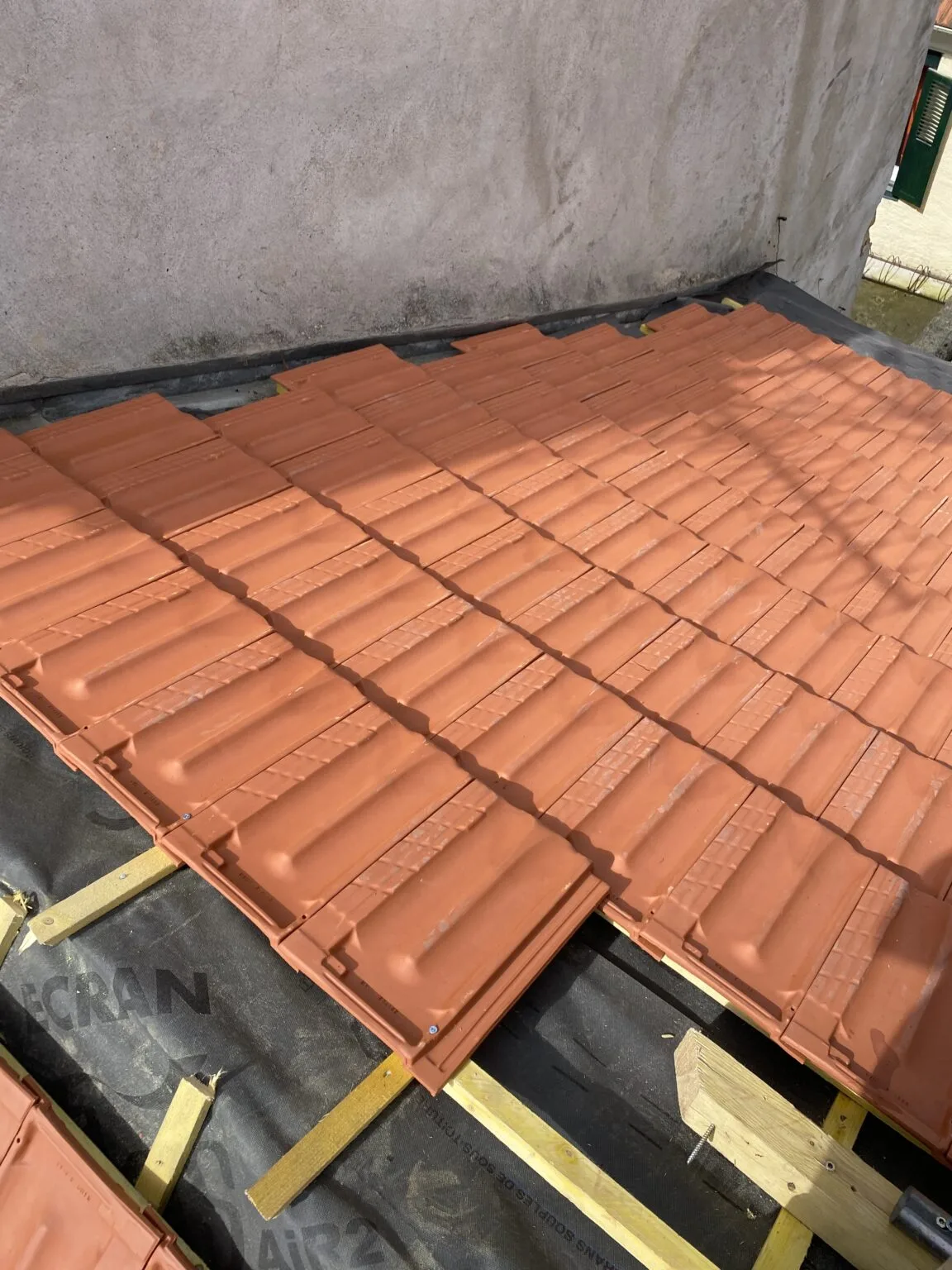 Couverture tuiles neuves pose finition Medou Renovation